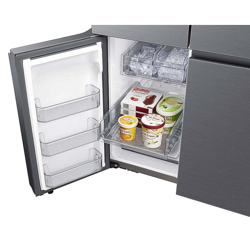 Clearance Samsung - 29 cu. ft. Smart 4-Door Flex™ Refrigerator with Family Hub™ and Beverage Center in Black Stainless Steel